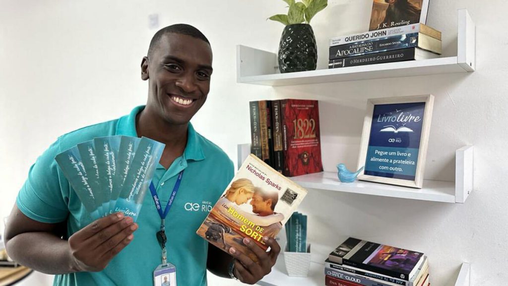 Mais de 300 livros circulam pela Águas do Rio para incentivar a leitura