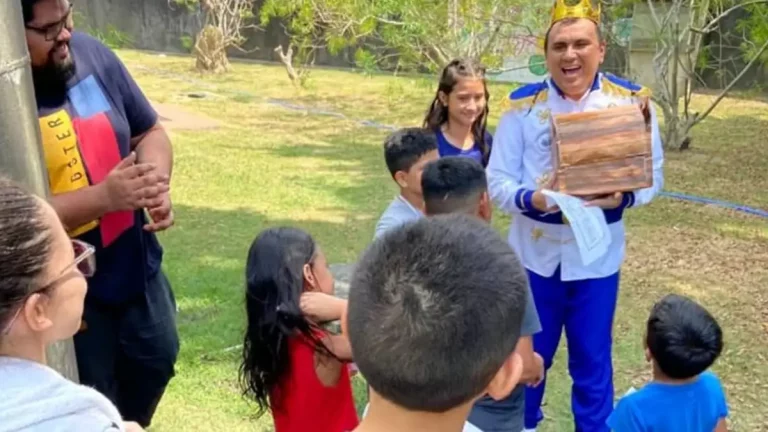 Um príncipe no Prospera que leva alegria e motiva crianças a lerem