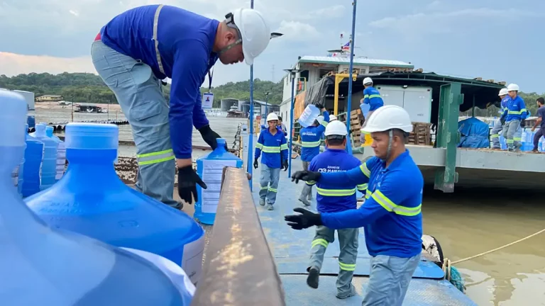 Ação humanitária na estiagem em Manaus
