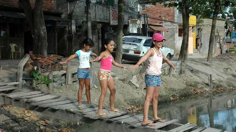 Ausência de saneamento afeta diretamente o futuro das crianças