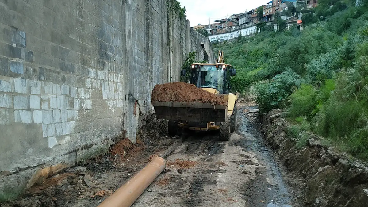 Obra retira esgoto sem tratamento que ia parar no Museu do Samba