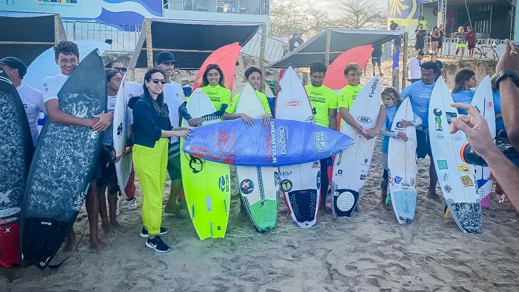 Dream Tour: do mar às comunidades surfando em ações do bem