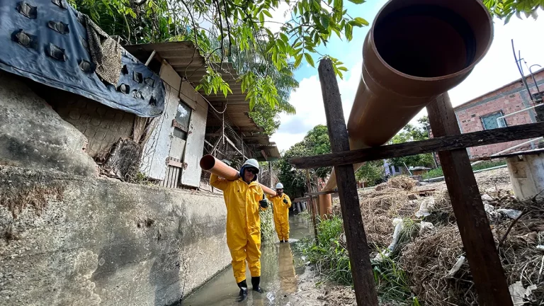 Infraestrutura de esgoto chega a mais uma área de igarapé de Manaus