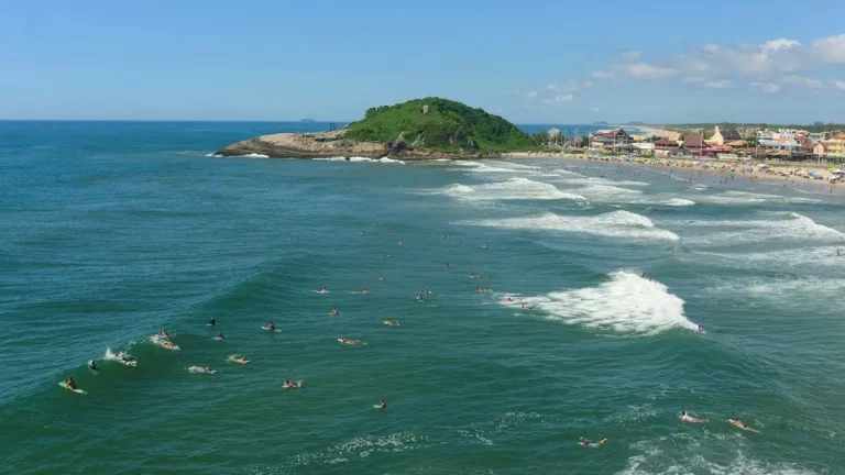 Praia de SC com Bandeira Azul recebe Circuito Brasileiro de Surf