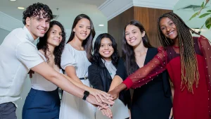 Jovens do Crato, de Teresina e de São Pedro da Aldeia, no Rio, são homenageados em São Paulo por projetos de saneamento