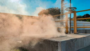 Teste de fumaça identifica irregularidades na rede de esgoto no Crato (CE)