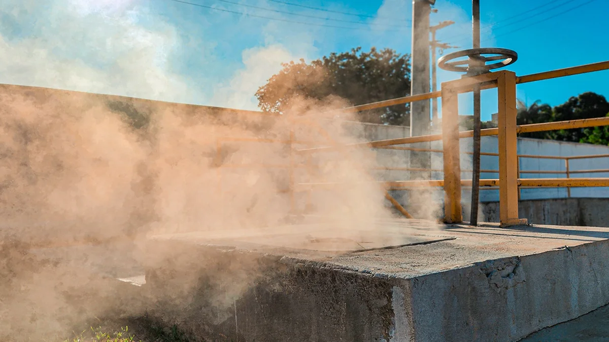 Teste de fumaça identifica irregularidades na rede de esgoto no Crato (CE)