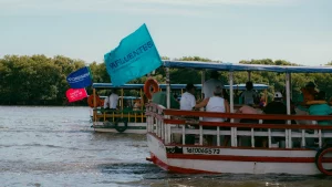Trilha ecológica e passeio de barco marcaram as atividades do Mês do Meio Ambiente da Ambiental Ceará, com foco em educação e preservação ambiental.