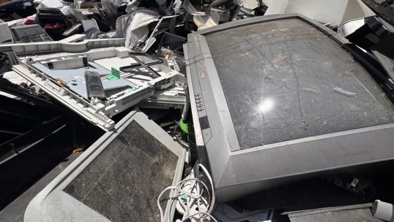 Da pilha à geladeira: entenda os riscos do descarte irregular de lixo eletrônico