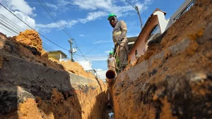 Manaus: 14 mil pessoas dão adeus ao esgoto ao céu aberto