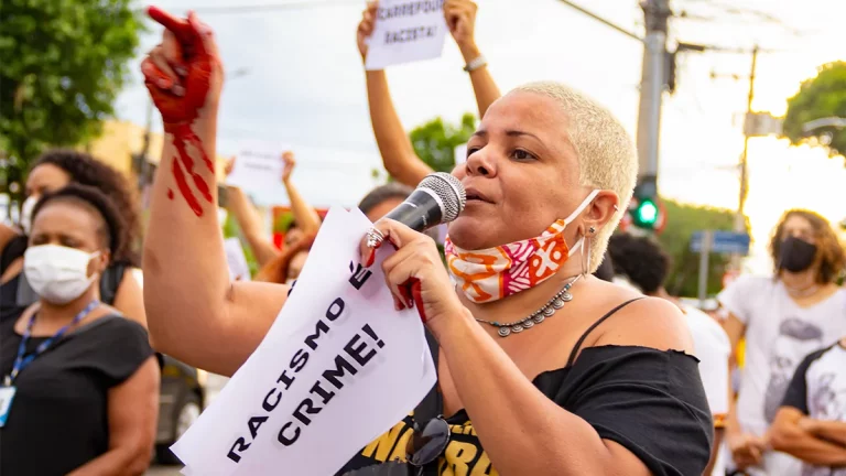 Combate à discrimação racial: uma luta antiga