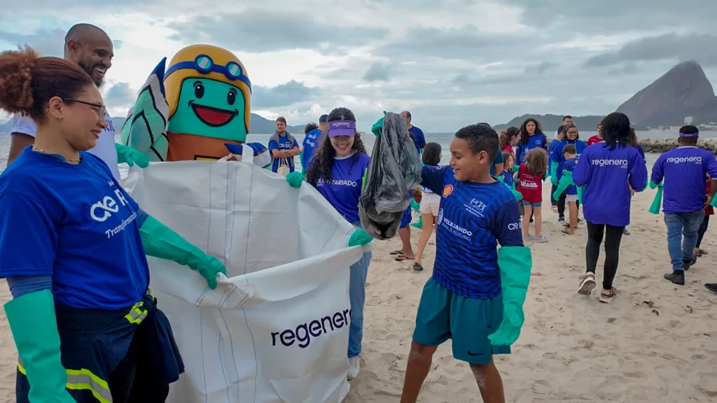 Recuperada, Praia da Glória recebe atenção e cuidado em ação ambiental