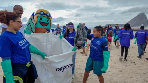 Recuperada, Praia da Glória recebe atenção e cuidado em ação ambiental
