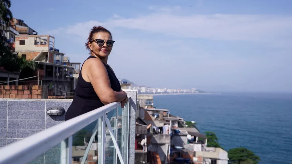 Água tratada no alto do morro dá novo fôlego ao turismo no Vidigal