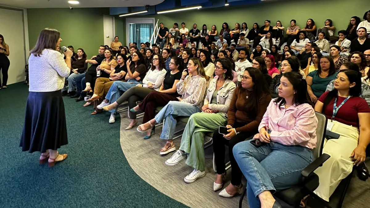 Voluntariado conecta jovens e profissionais em conversa sobre carreira